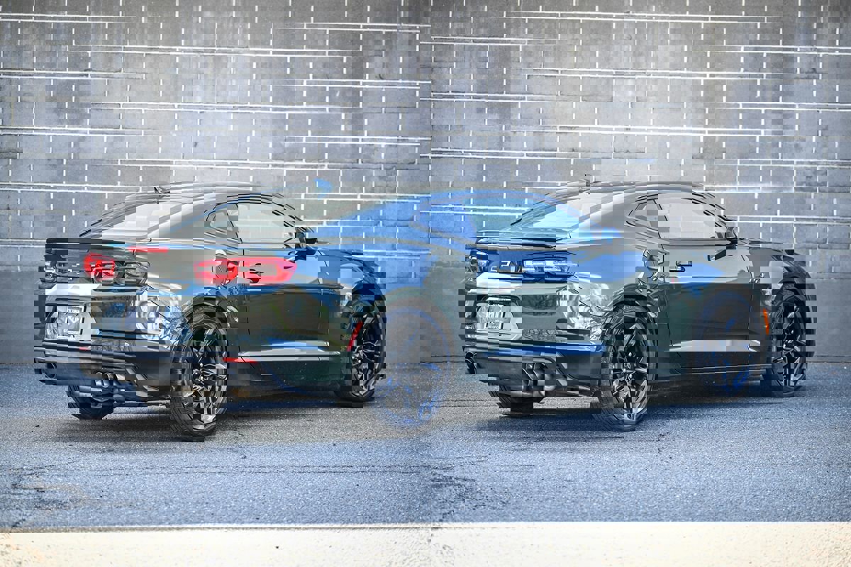 Used 2020 Chevrolet Camaro LT RWD image 5