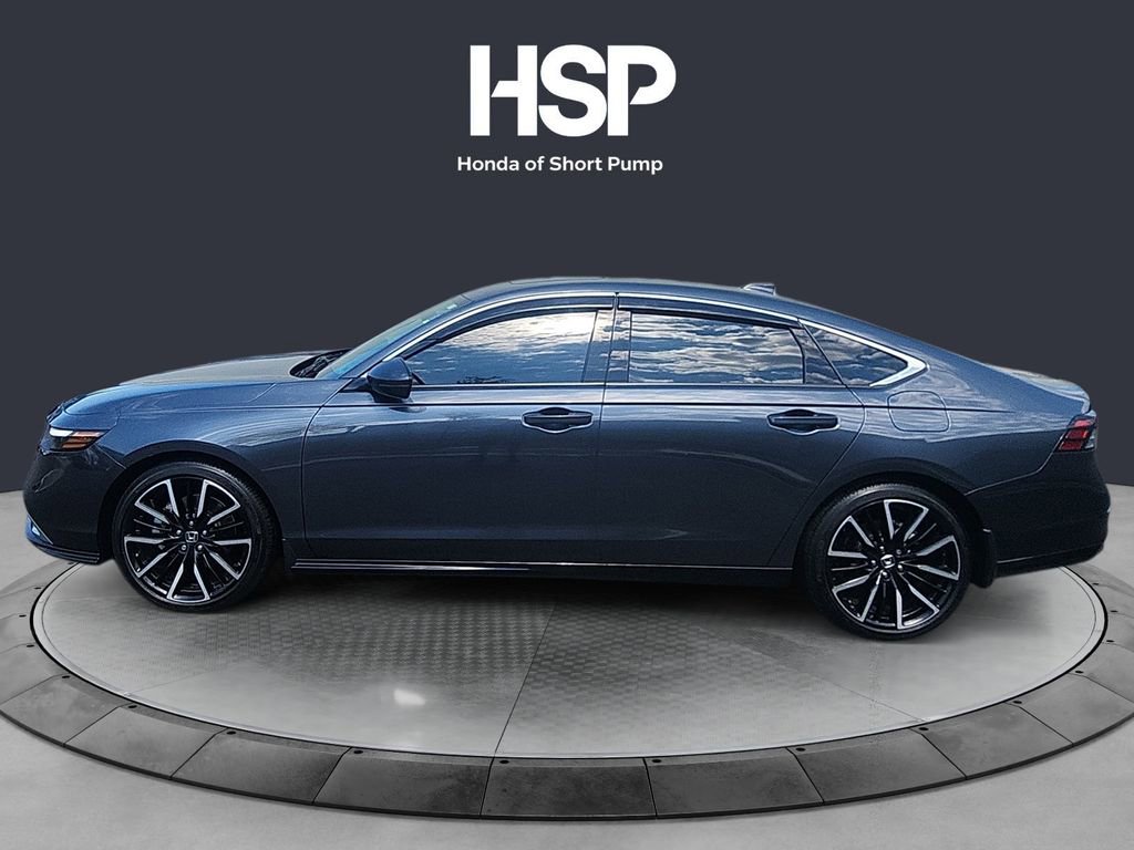 Used 2023 Honda Accord Touring image 2
