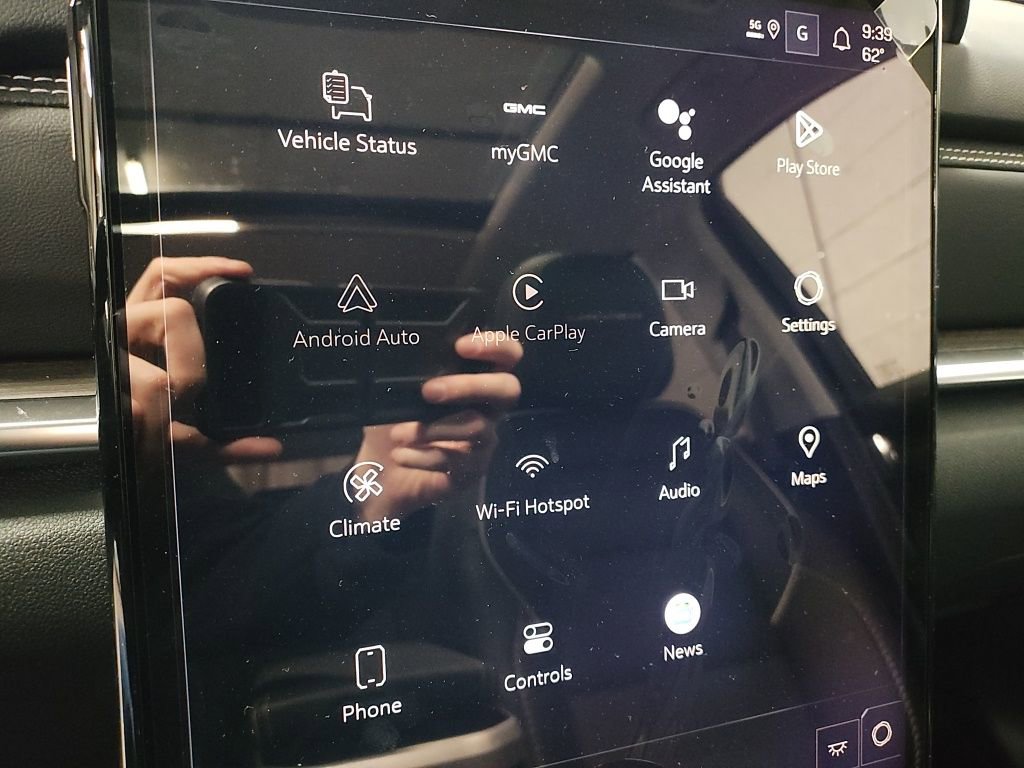 New 2026 GMC Terrain Denali w/ LPO, Floor Liner Package image 30