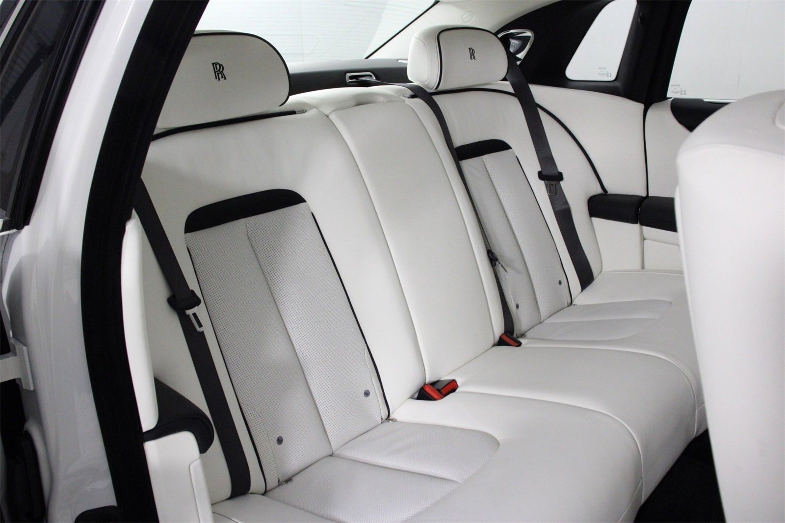 New 2025 Rolls-Royce Ghost image 13