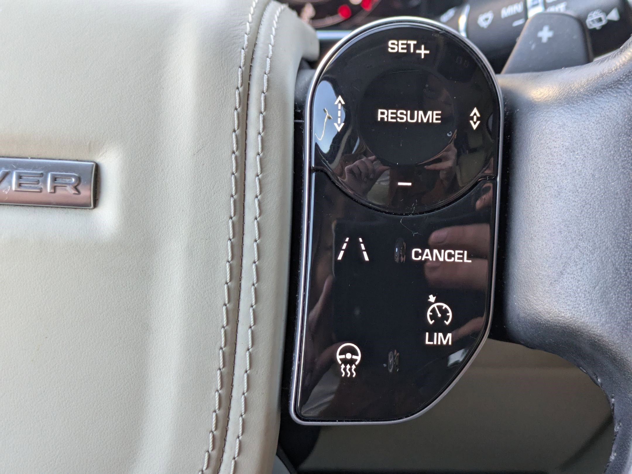 Used 2020 Land Rover Range Rover HSE image 14