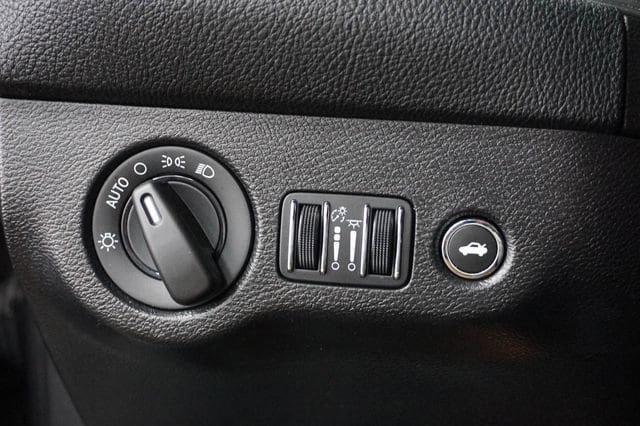 Used 2023 Dodge Challenger SXT RWD image 17