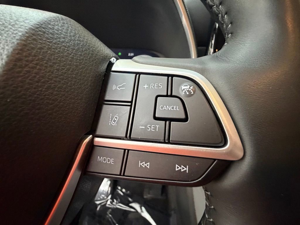 Used 2023 Toyota Highlander Limited AWD/4WD image 24