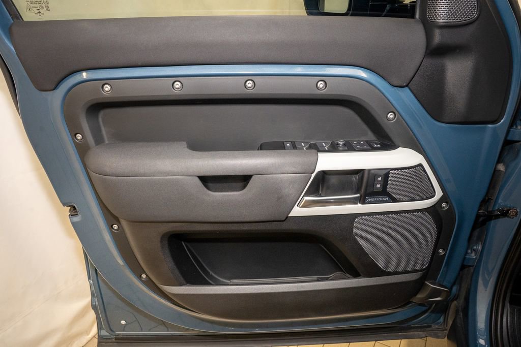 Used 2020 Land Rover Defender 110 SE image 13