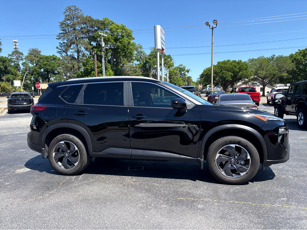 Used 2024 Nissan Rogue SV w/ SV Premium Package image 33