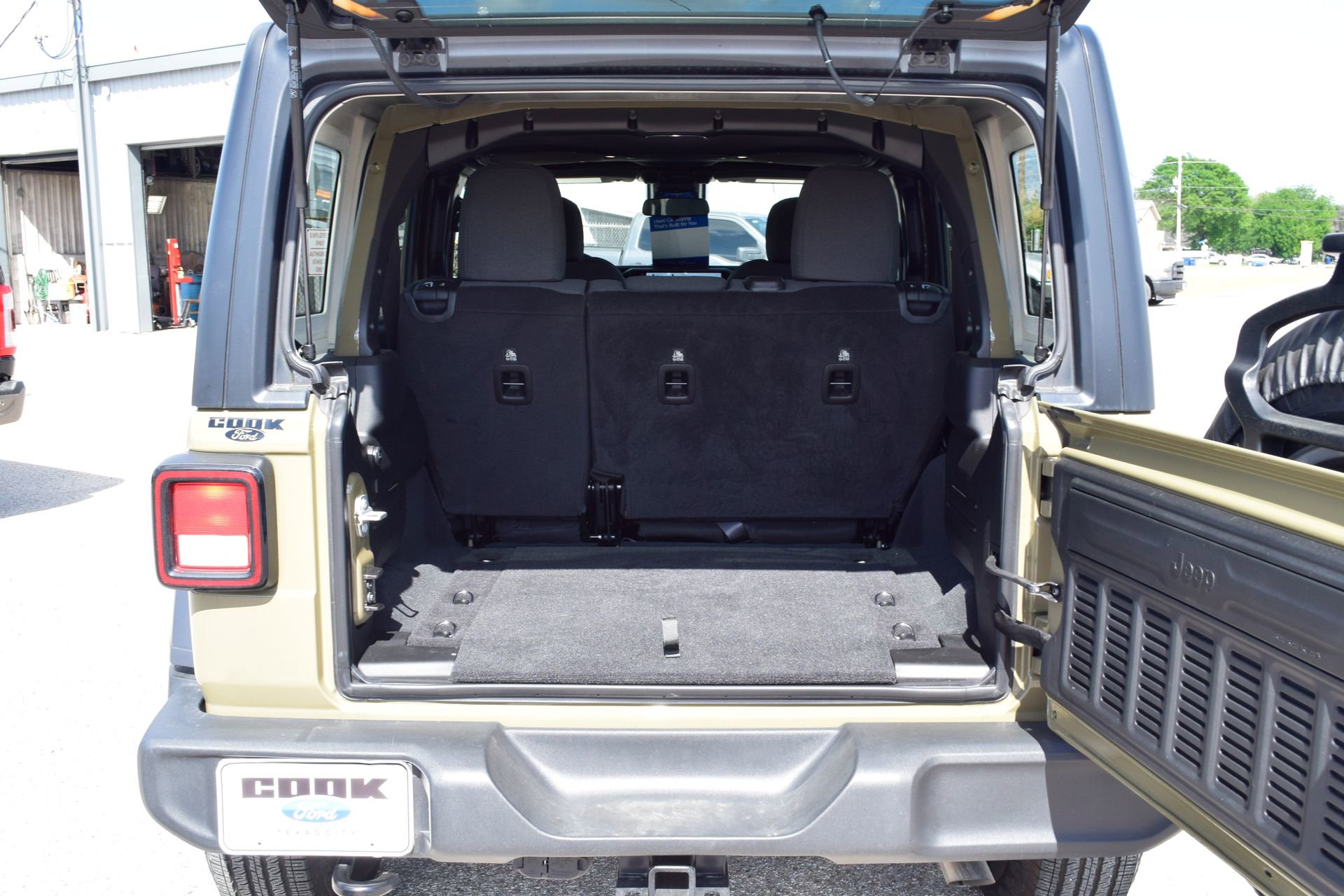 Used 2025 Jeep Wrangler Sport S AWD/4WD image 18