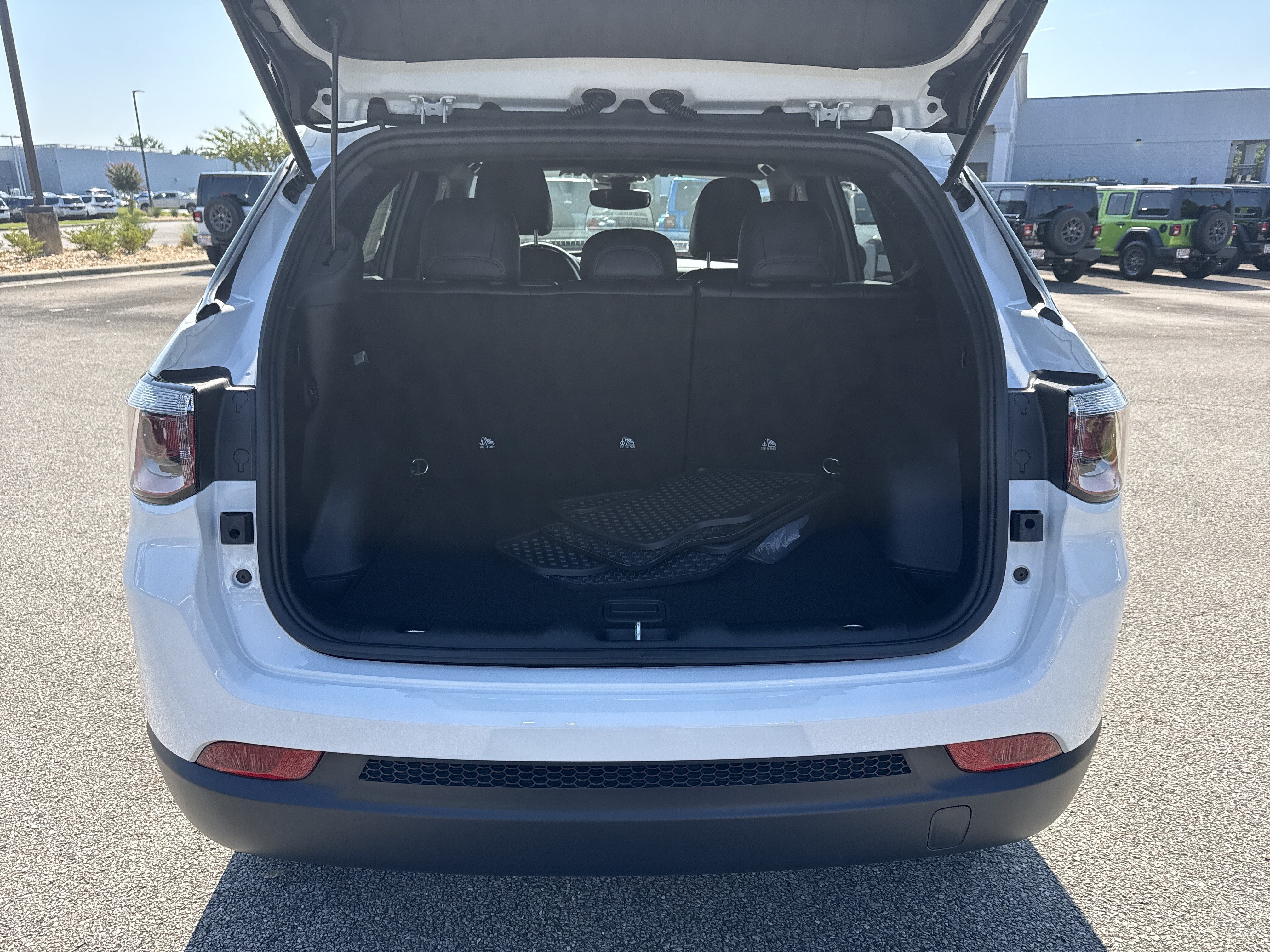 New 2026 Jeep Compass Latitude AWD/4WD image 18