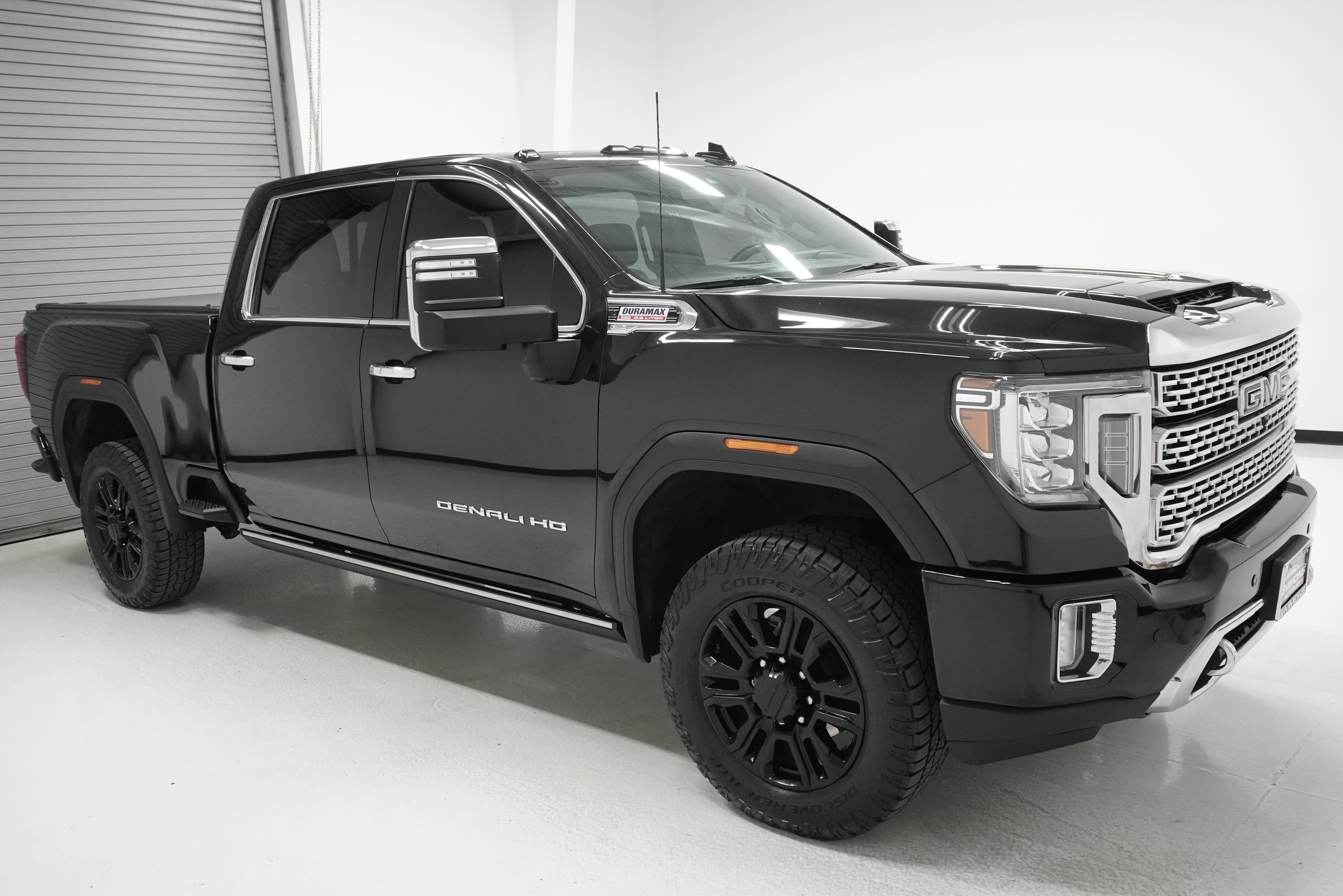 Used 2023 GMC Sierra 3500 Denali w/ Denali Black Diamond Edition image 3