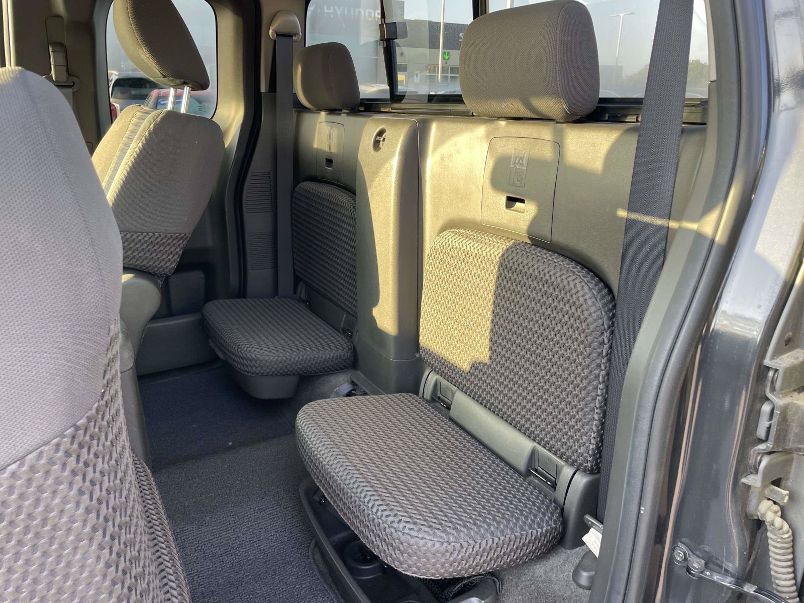 Used 2012 Nissan Frontier SV RWD image 4