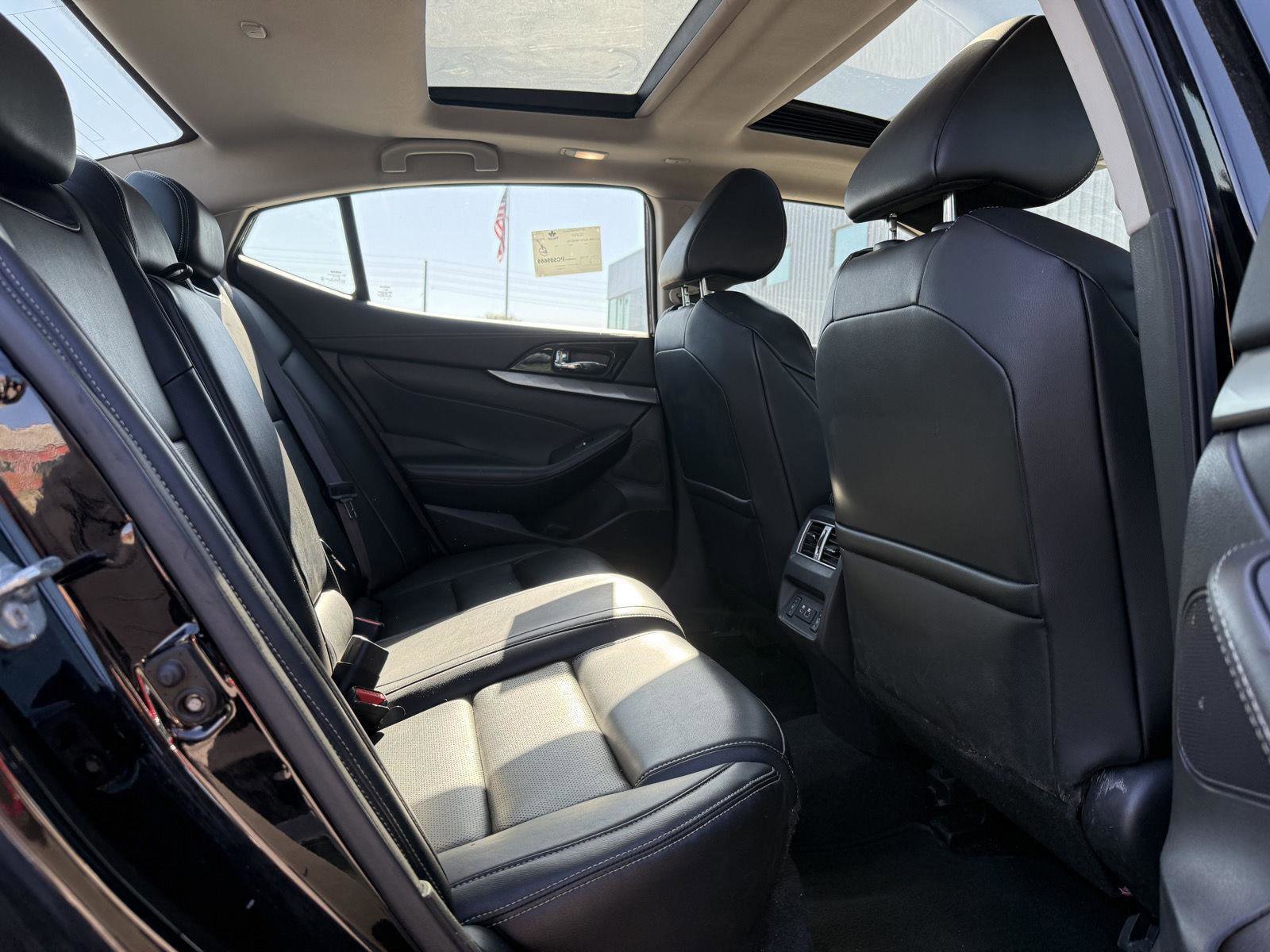 Used 2023 Nissan Maxima SL FWD image 9