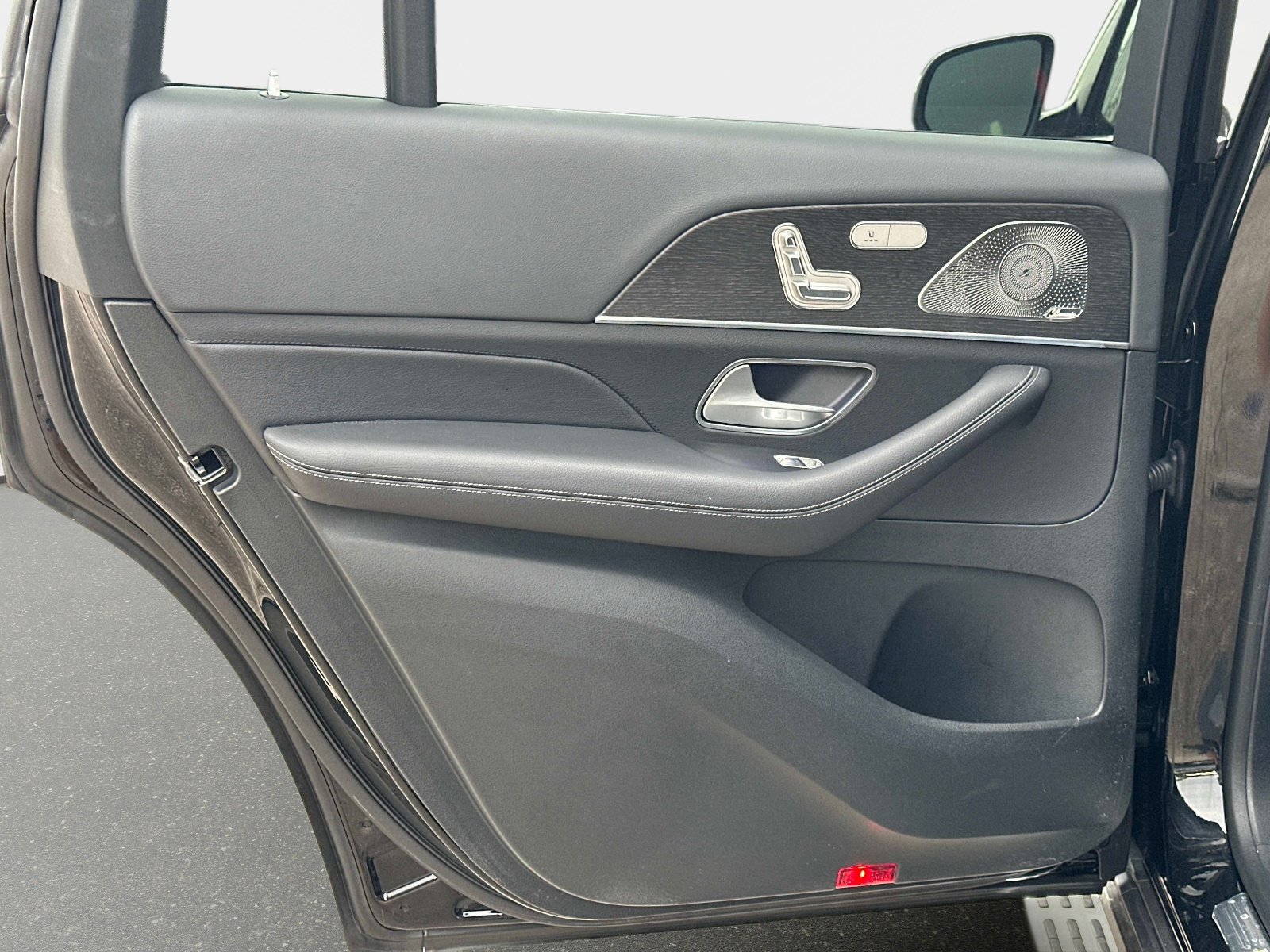 Used 2025 Mercedes-Benz GLS 580 4MATIC image 13