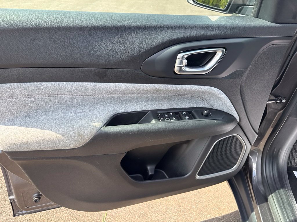 Certified 2023 Jeep Compass Latitude AWD/4WD image 15