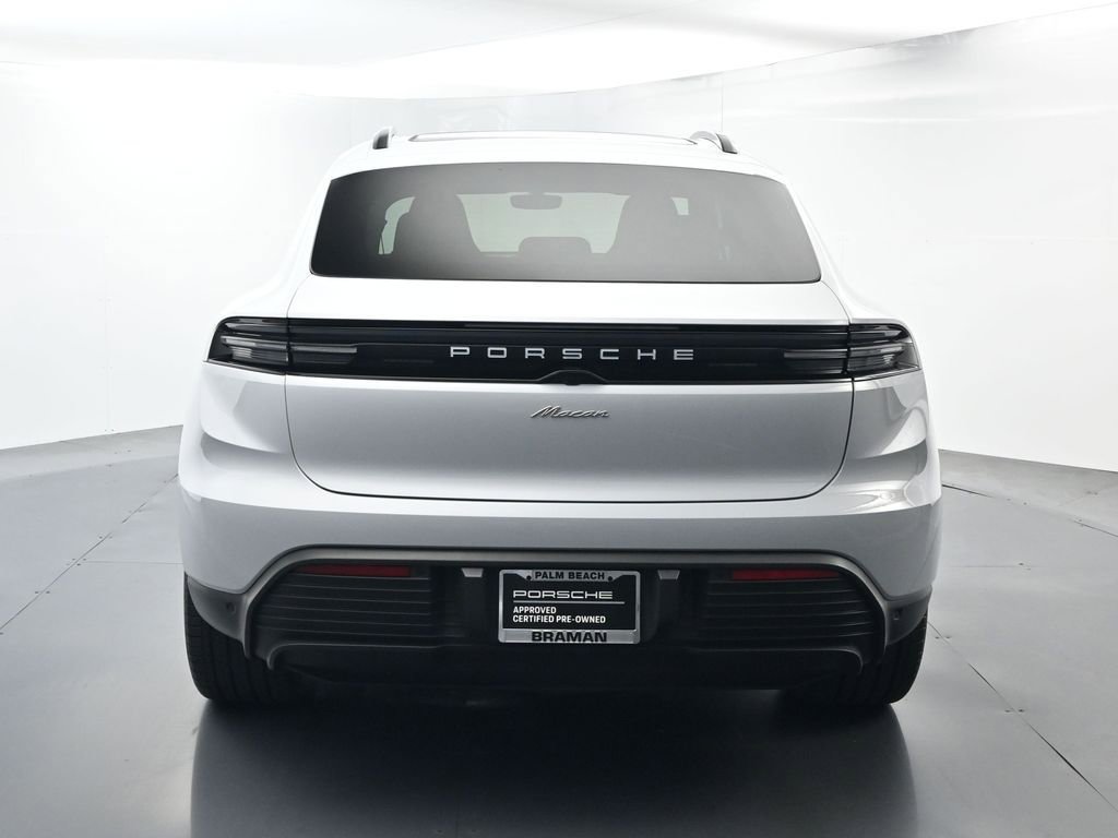 Certified 2025 Porsche Macan Electric image 13