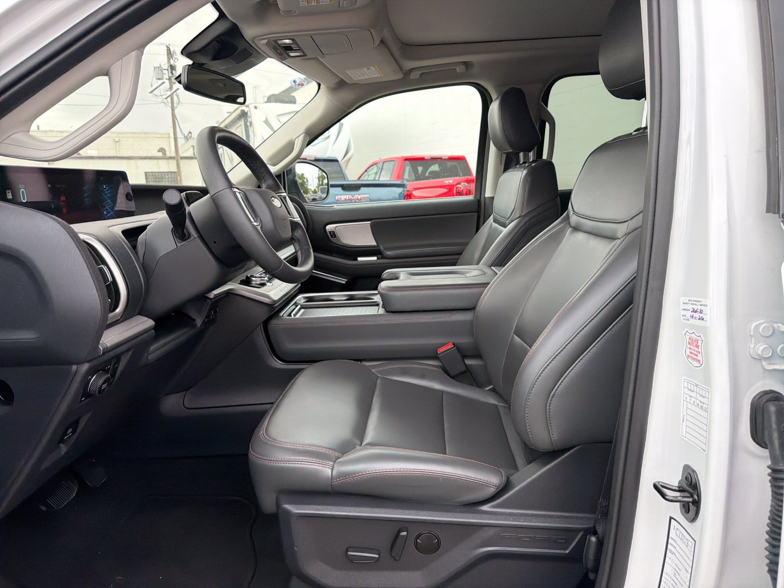 Used 2025 Ford Expedition Active AWD/4WD image 14