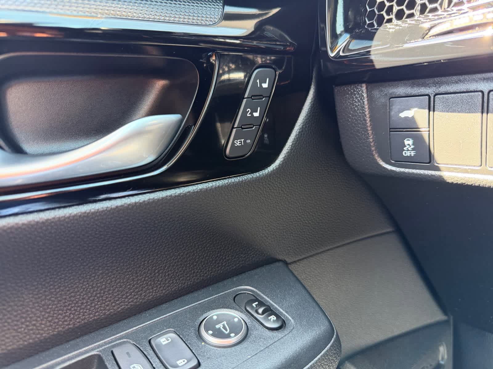 Used 2025 Honda CR-V EX-L image 27