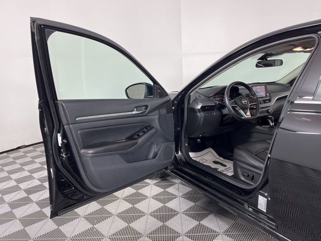 Used 2025 Nissan Altima 2.5 SR image 17