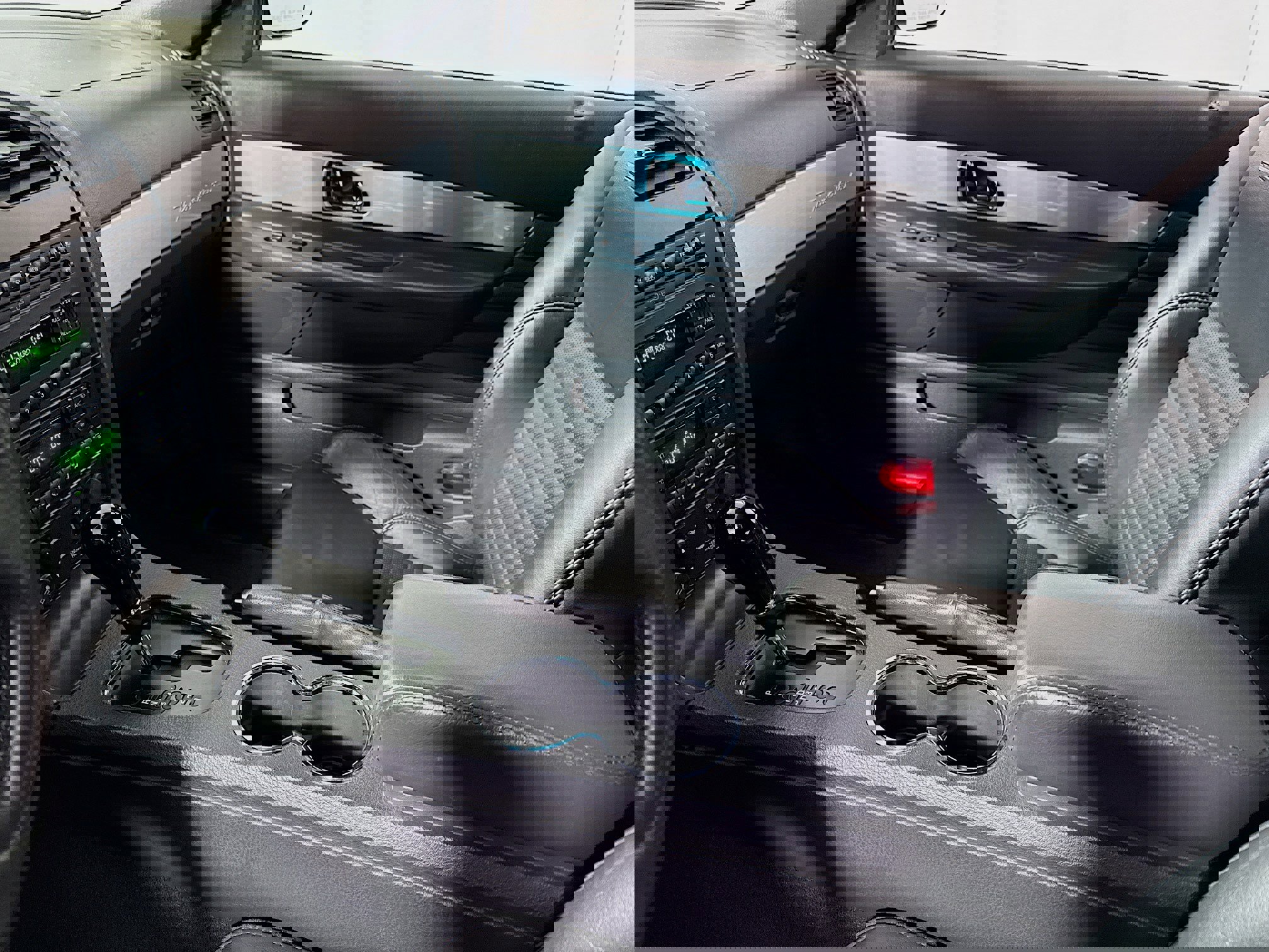 Used 2002 Ford Thunderbird image 21