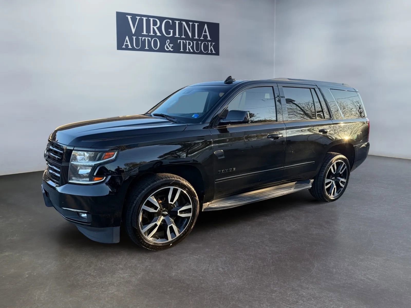Used 2018 Chevrolet Tahoe Premier AWD/4WD image 1