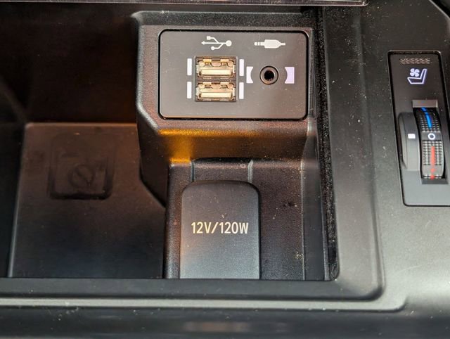 Used 2022 Lexus GX 460 Premium w/ Accessory Package image 25