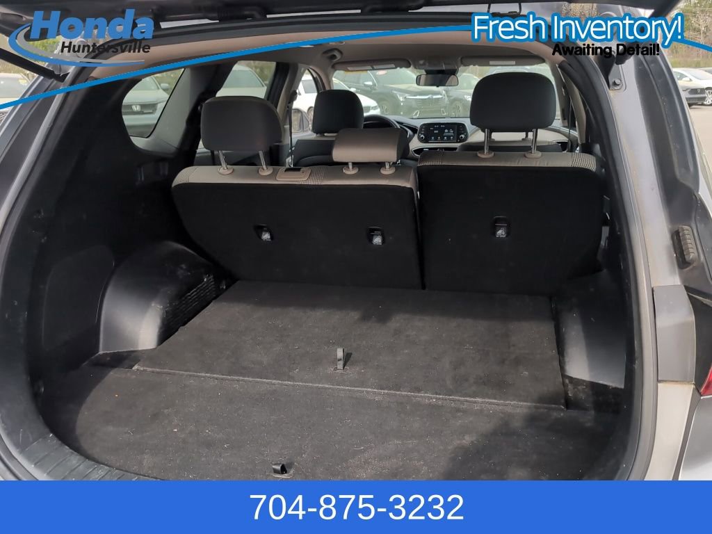 Used 2019 Hyundai Santa Fe SE image 11