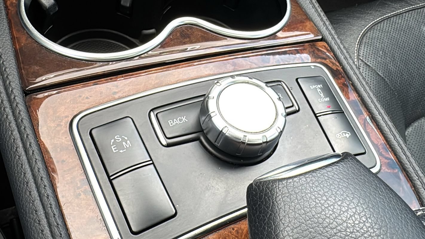 Used 2014 Mercedes-Benz CLS 550 4MATIC w/ Premium 1 Package image 32