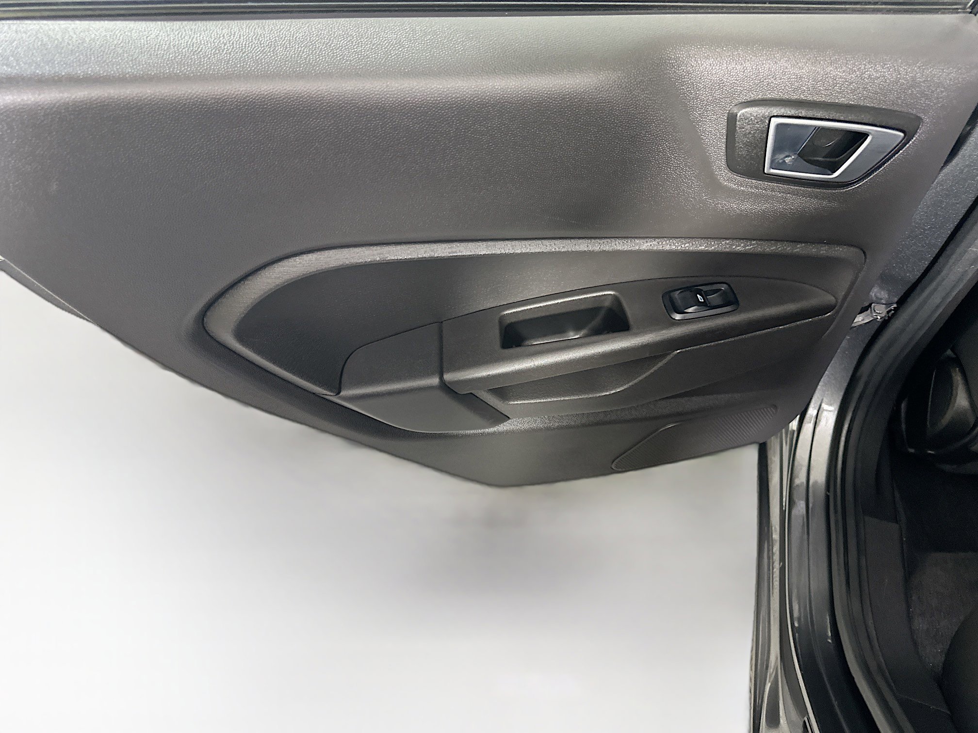 Used 2016 Ford Fiesta SE image 23