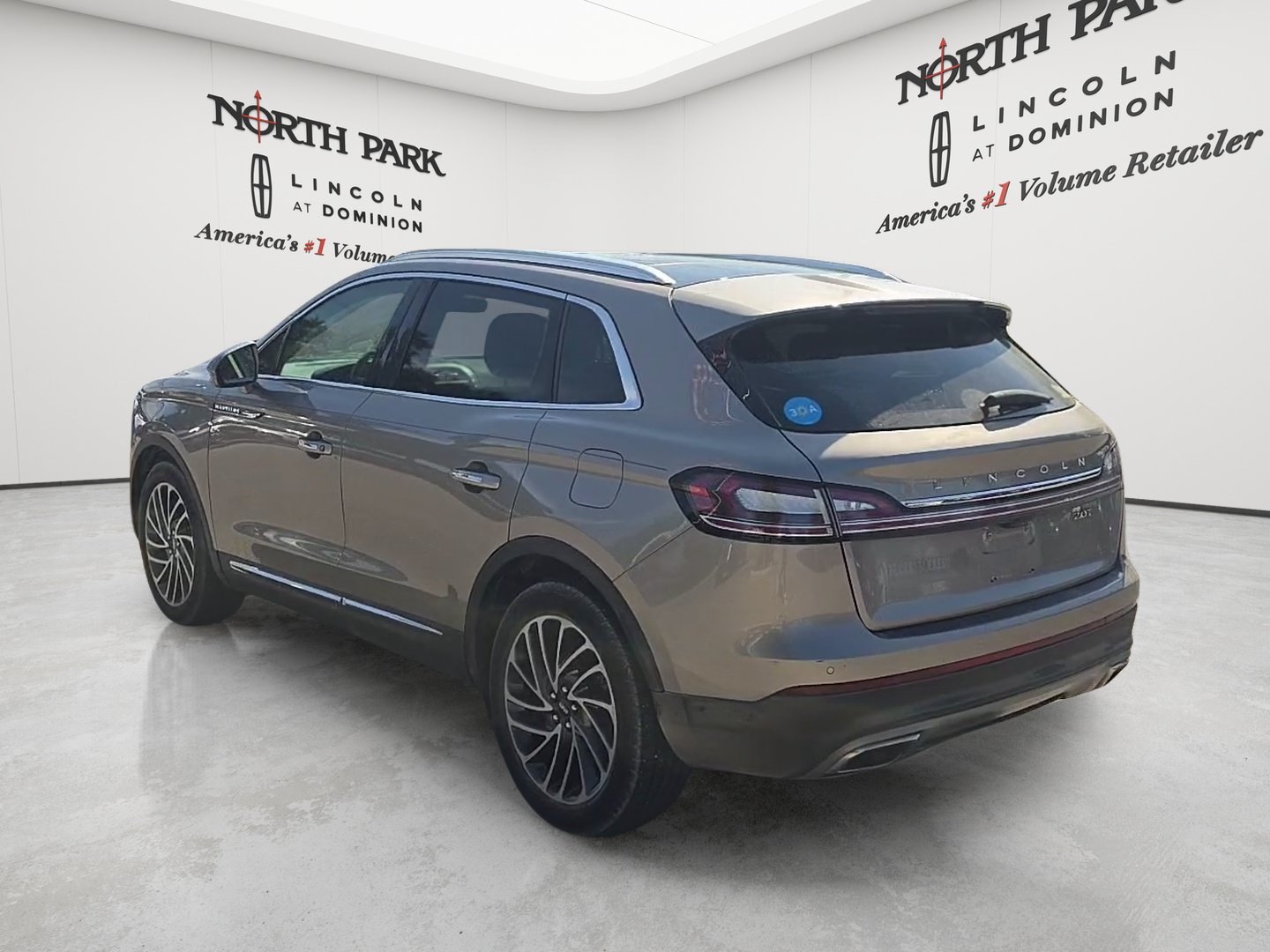 Used 2020 Lincoln Nautilus Reserve FWD image 3