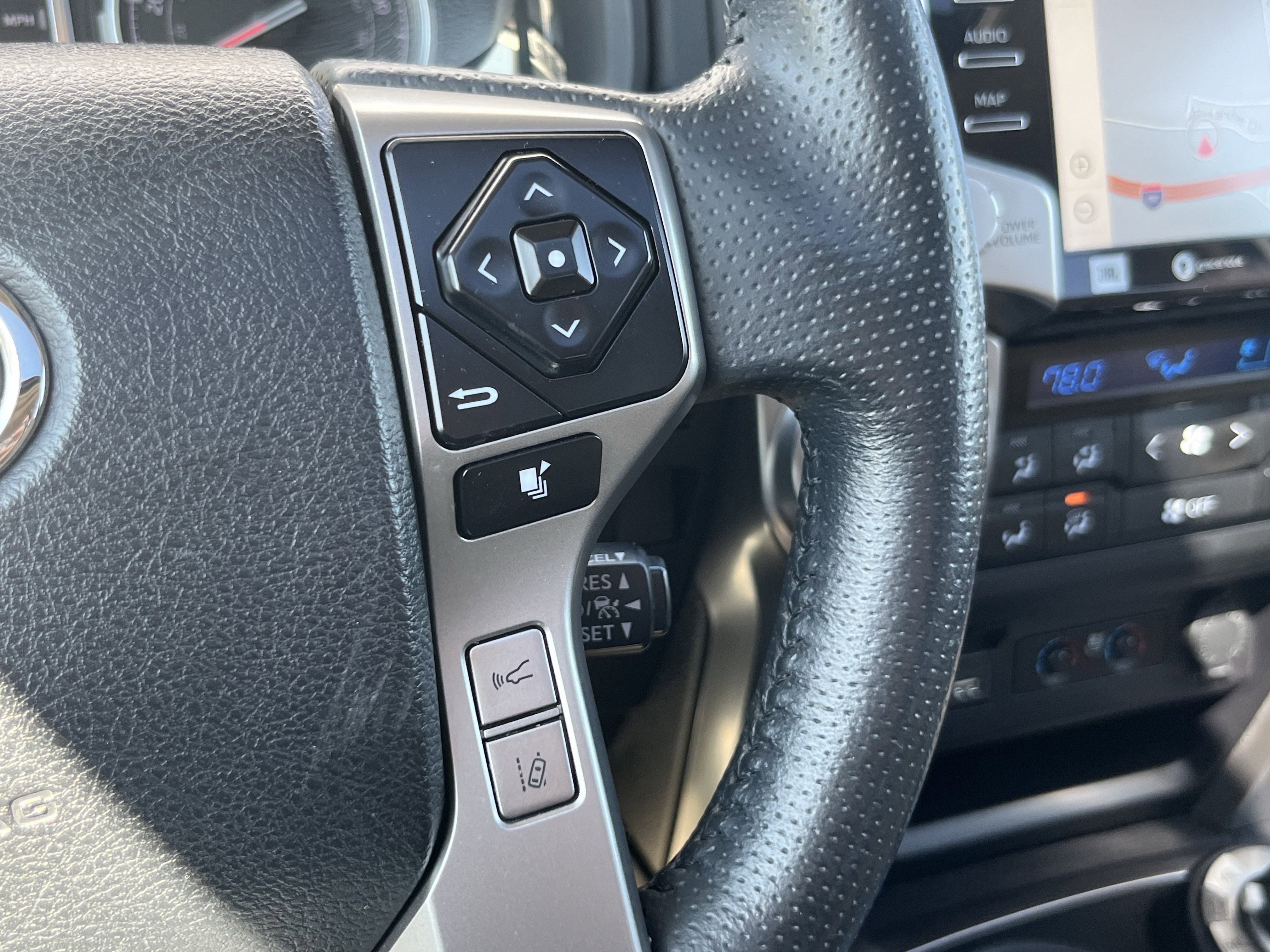 Used 2020 Toyota 4Runner Limited AWD/4WD image 23