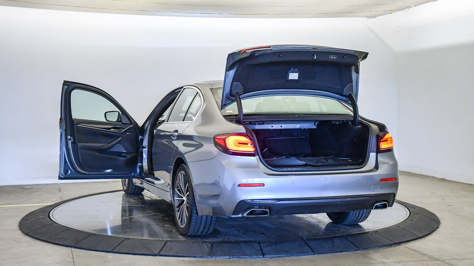 Certified 2022 BMW 530e 530e iPerformance w/ Premium Package image 29