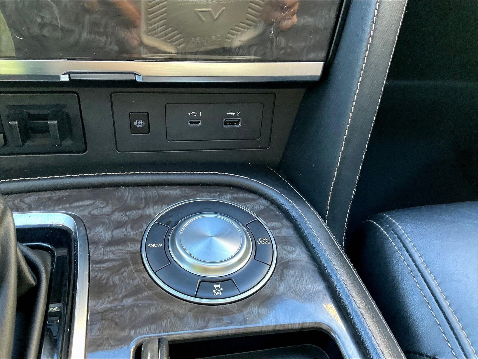 Certified 2022 Nissan Armada Platinum w/ Captain's Chairs Package RWD image 18