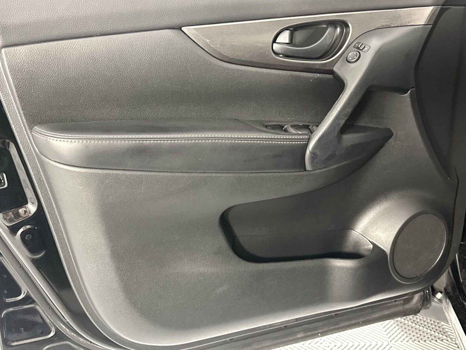 Used 2020 Nissan Rogue Sport S FWD image 27
