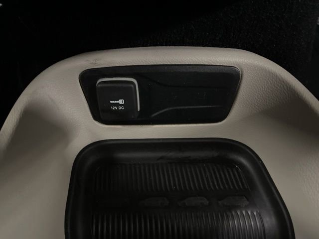 Used 2023 Chrysler Pacifica Touring-L image 48