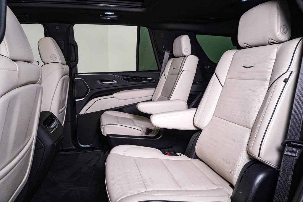 Used 2023 Cadillac Escalade Sport w/ Touring Package AWD/4WD image 18