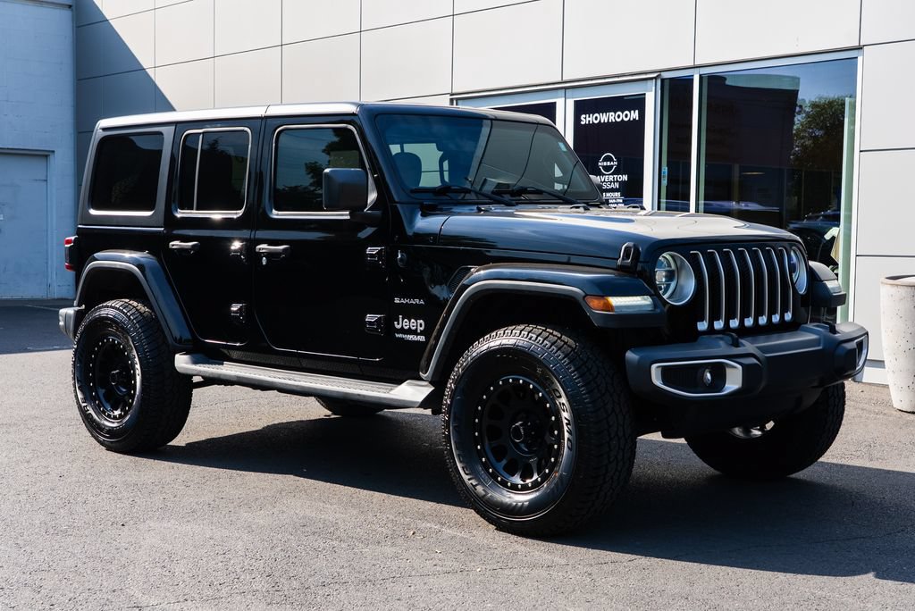 Used 2018 Jeep Wrangler Unlimited Sahara w/ Uconnect 4C Nav & Sound Group AWD/4WD image 1