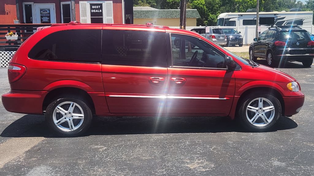 Used 2004 Chrysler Town & Country Limited FWD image 7