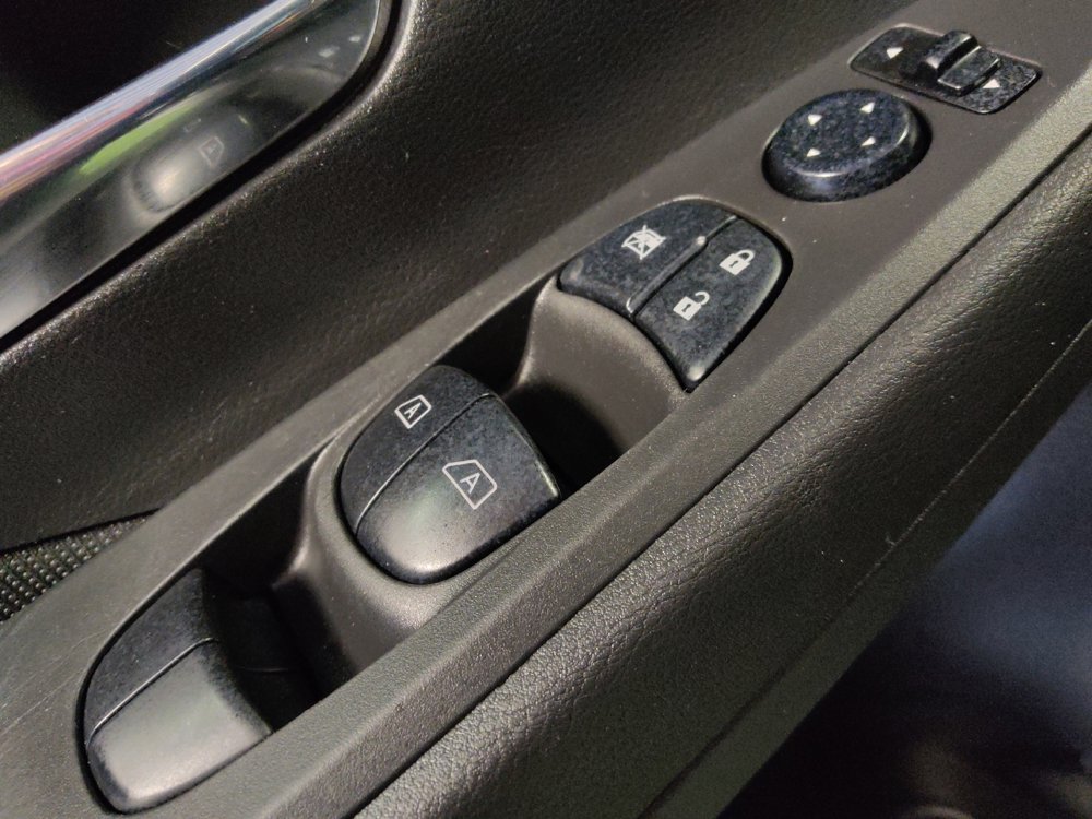 Used 2022 Nissan Kicks SV image 27