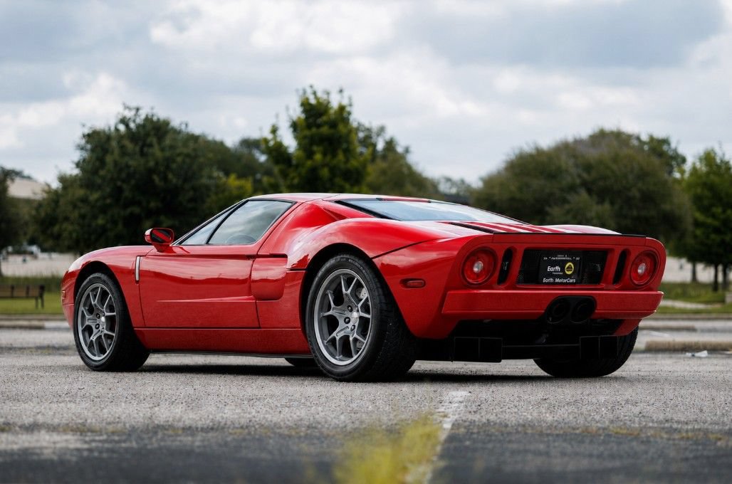Used 2005 Ford GT RWD image 4