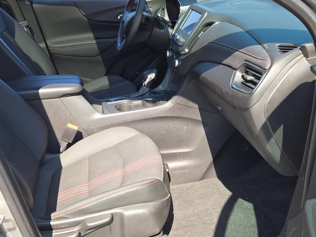 Used 2023 Chevrolet Equinox RS w/ LPO, Floor Liner Package FWD image 4