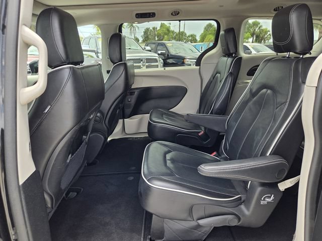 Used 2023 Chrysler Pacifica Limited FWD image 16