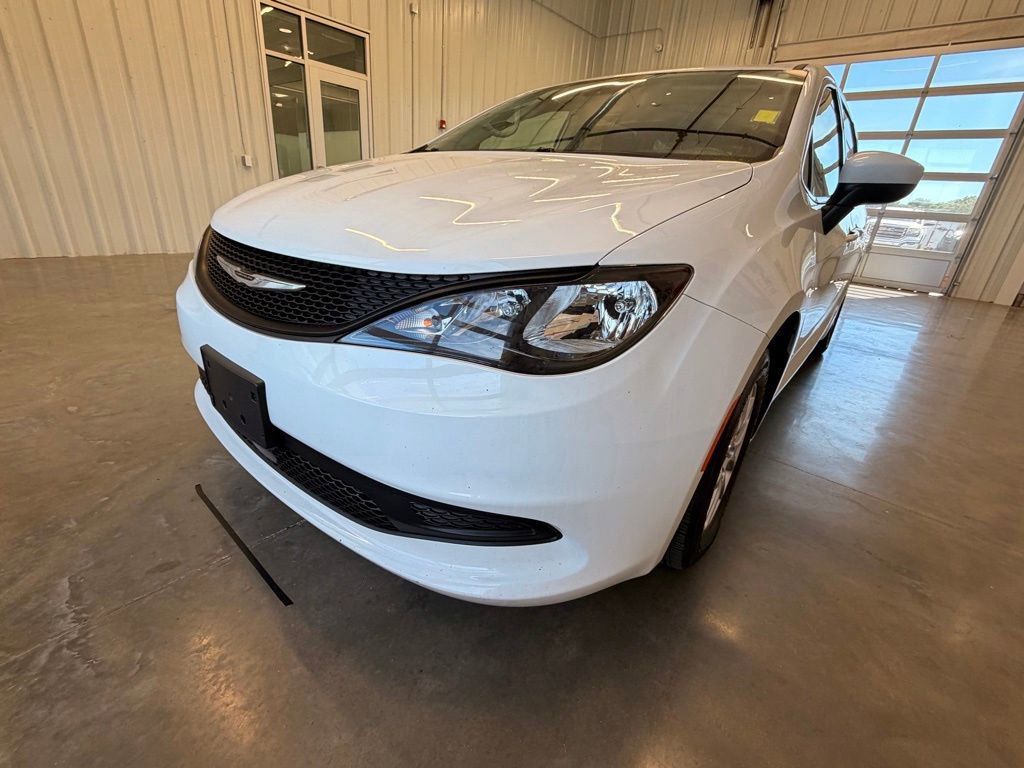Used 2023 Chrysler Voyager LX FWD image 12