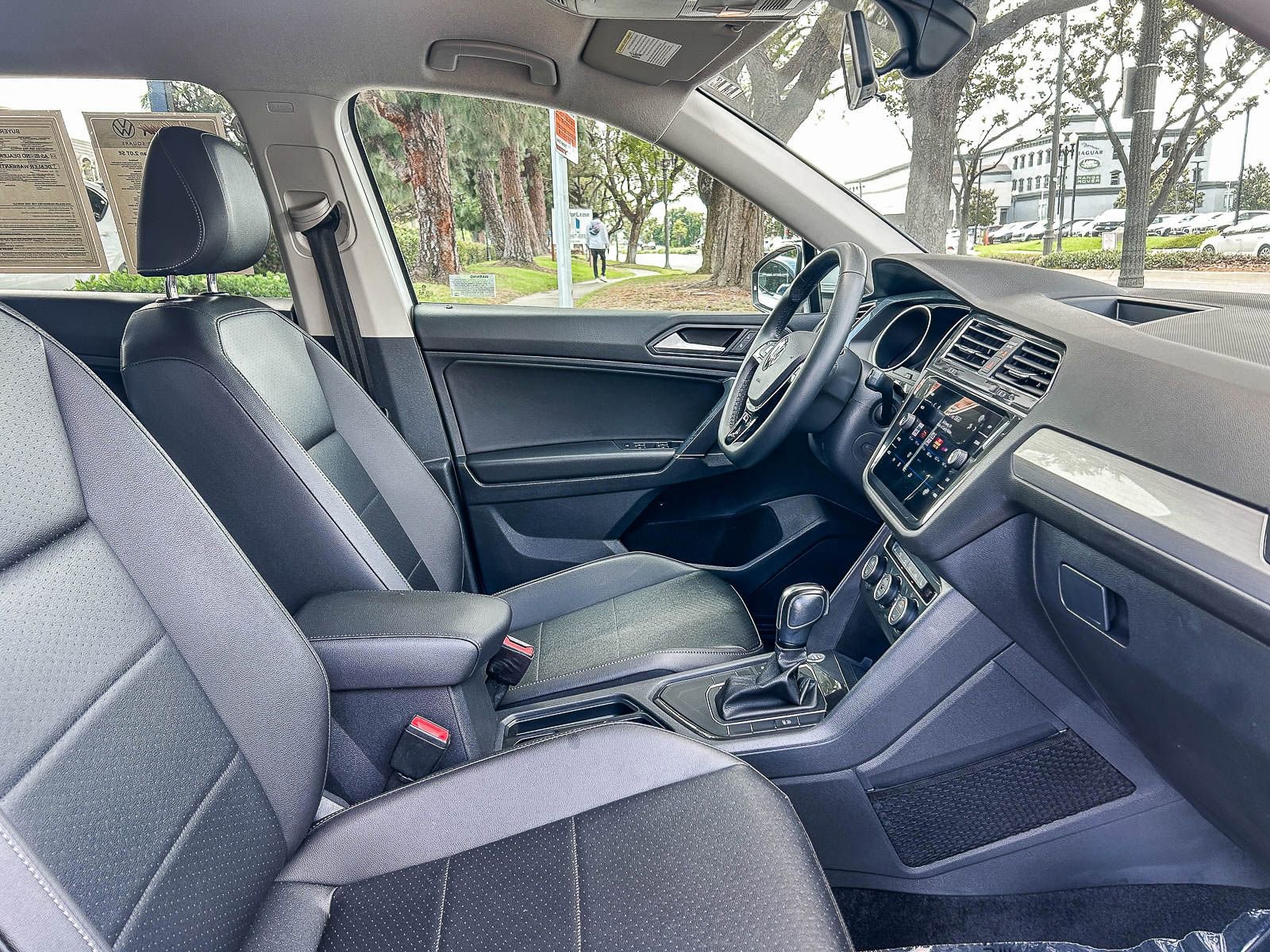 Used 2020 Volkswagen Tiguan SE FWD image 17