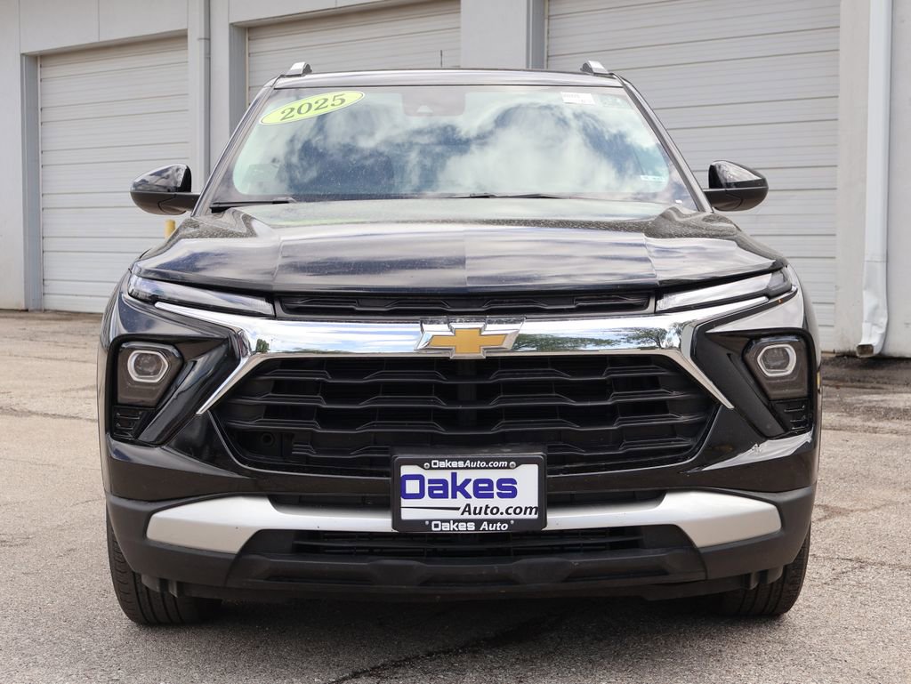 Used 2025 Chevrolet TrailBlazer LT AWD/4WD image 3