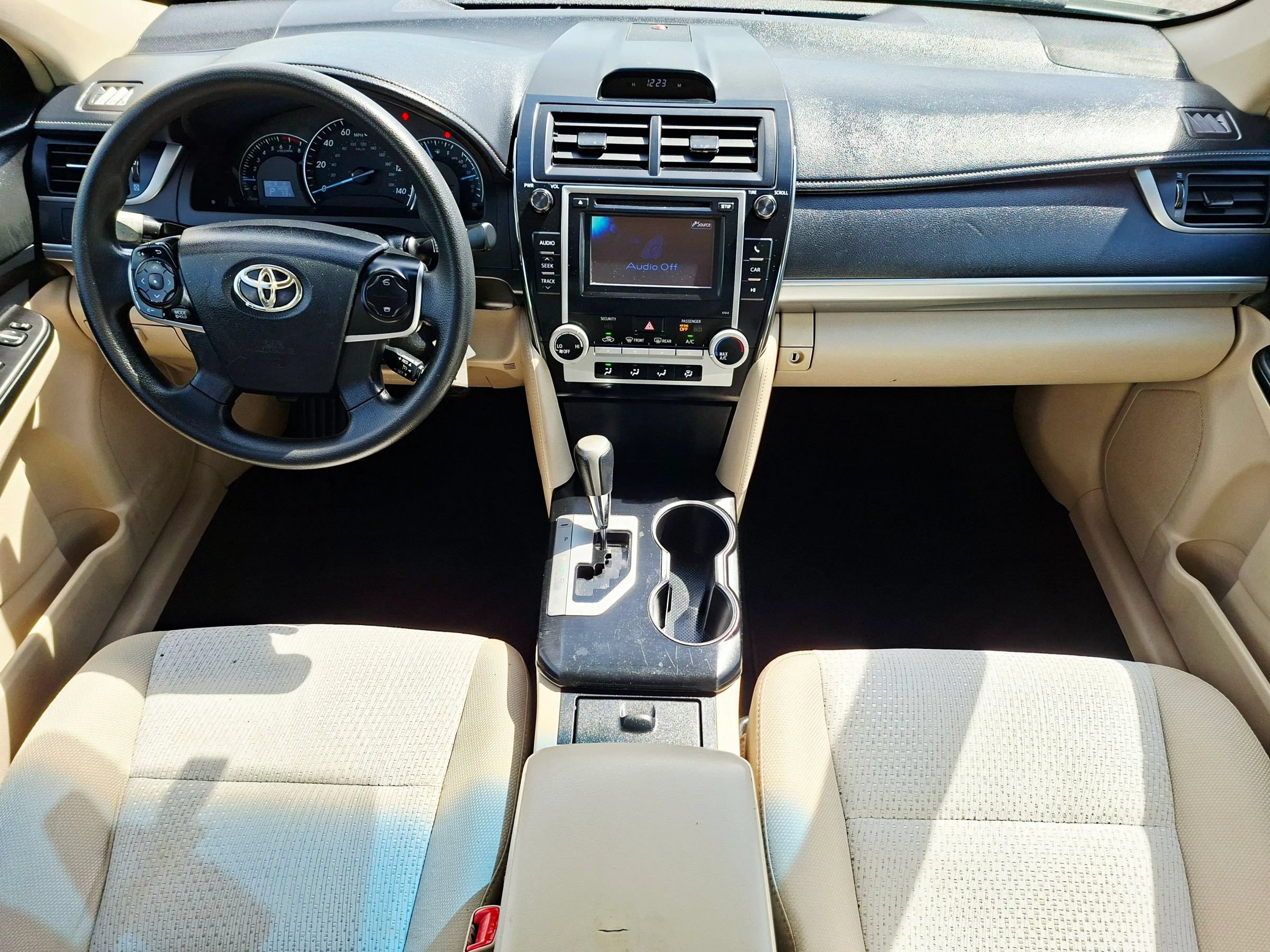 Used 2012 Toyota Camry LE FWD image 8
