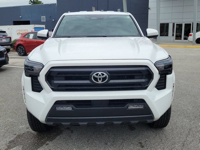 Used 2025 Toyota Tacoma SR5 AWD/4WD image 5