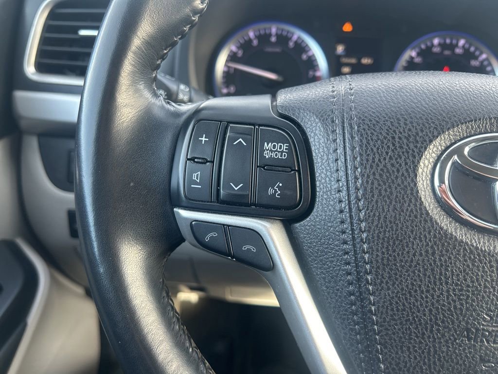 Used 2017 Toyota Highlander XLE image 25