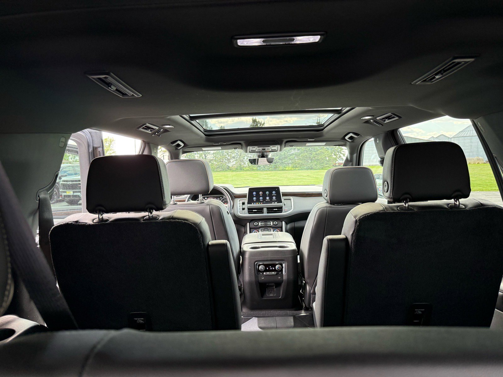 Used 2021 Chevrolet Suburban Premier w/ Premium Package AWD/4WD image 19