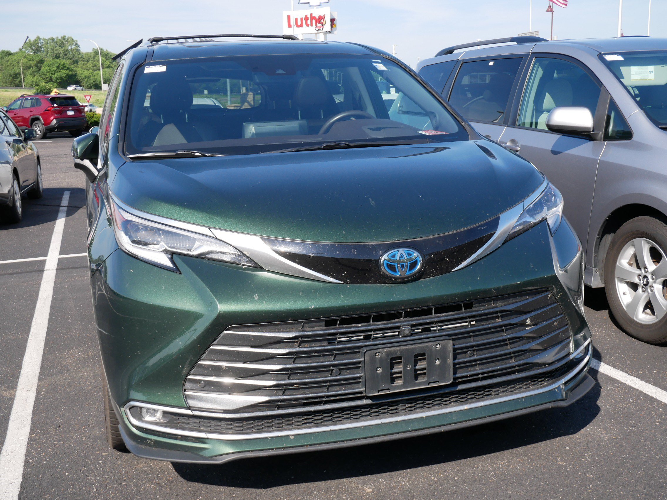 Certified 2021 Toyota Sienna Platinum FWD image 2