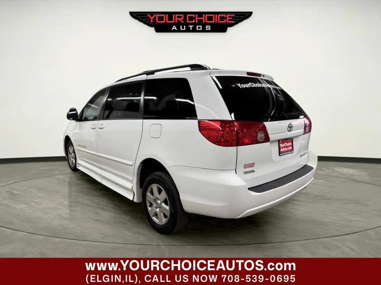 Used 2010 Toyota Sienna LE FWD image 4
