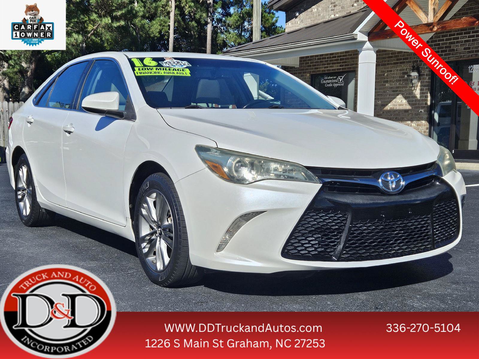 Used 2016 Toyota Camry SE w/ Moonroof Package FWD image 1