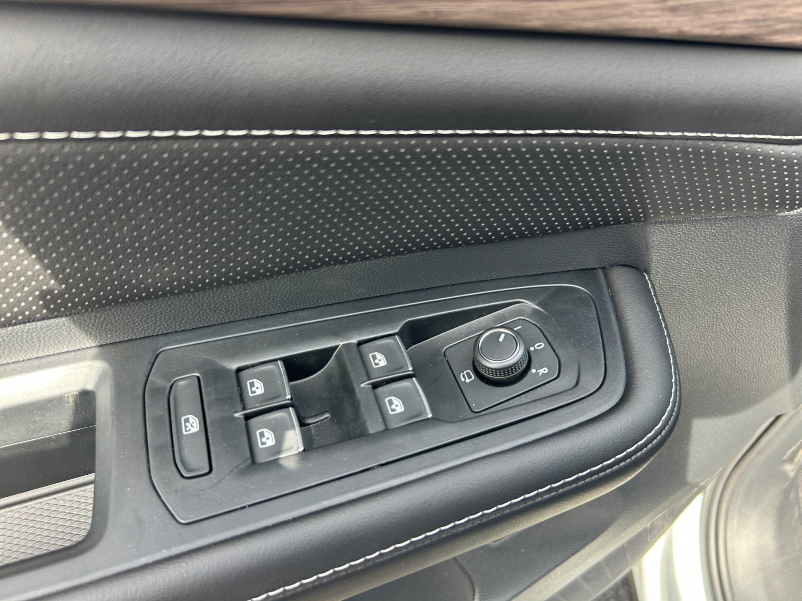 New 2026 Volkswagen Atlas SEL Premium R-Line AWD/4WD image 13